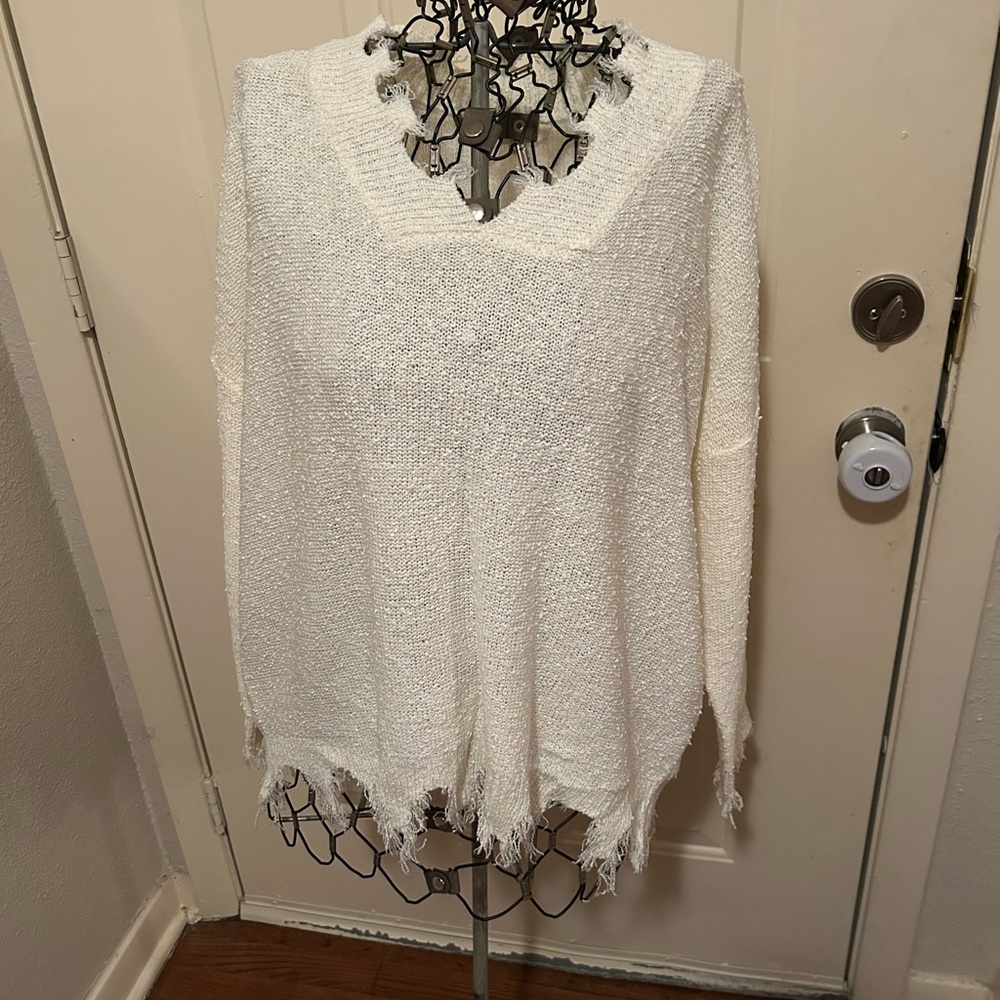 Chic Entro Knit Sweater with Frayed Fringe